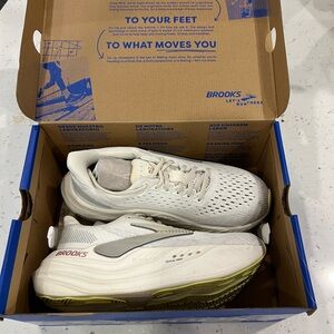 Brooks Women’s Glycerin Max Neutral Running & Walking Shoe